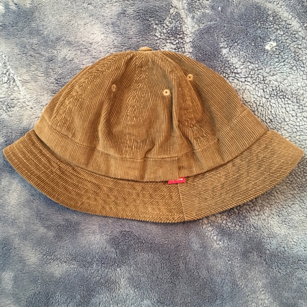 Supreme f/w 2011 corduroy bell cap